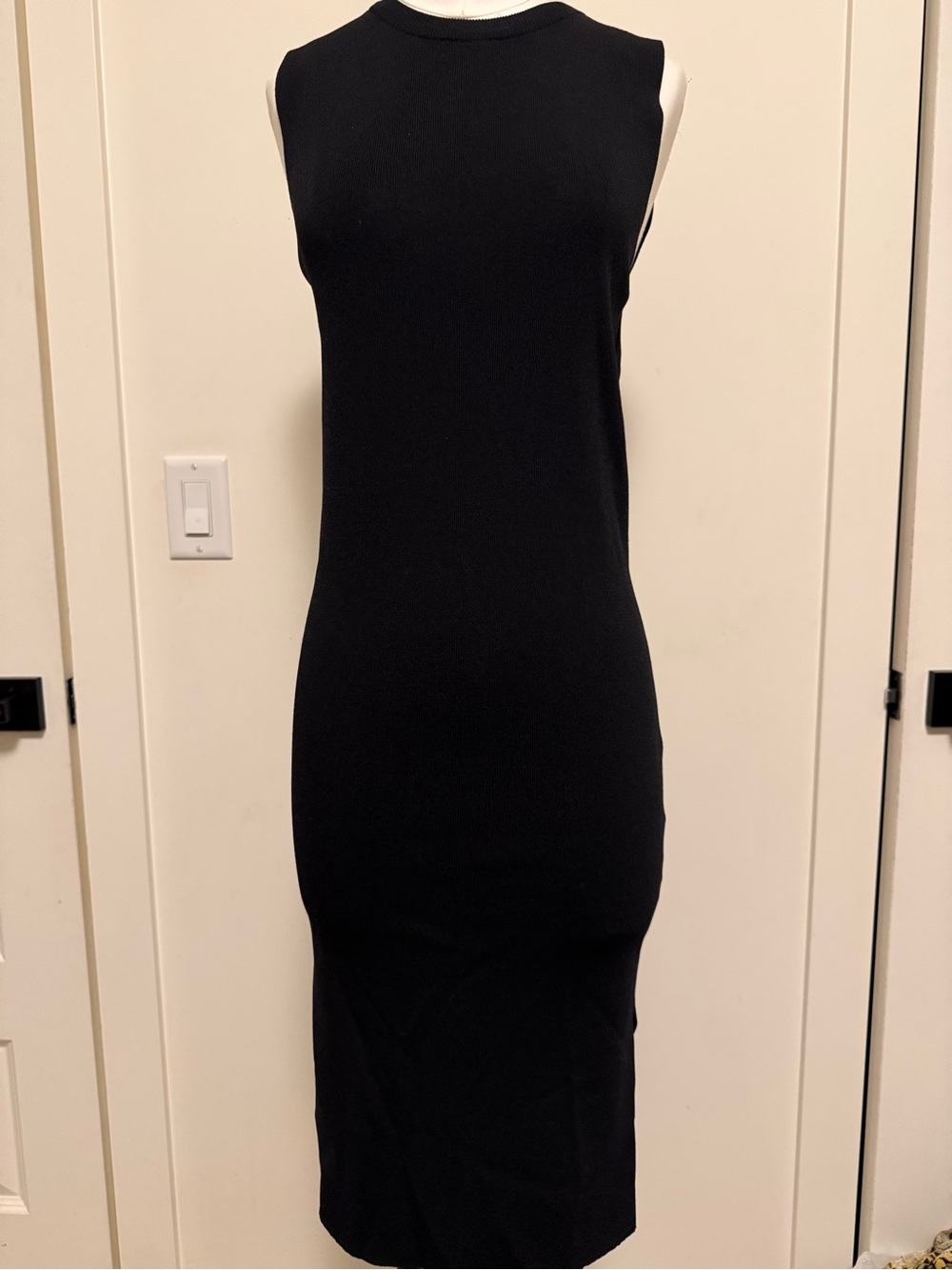 Sleeveless Black Midi Dress - Sleek Everyday Knit